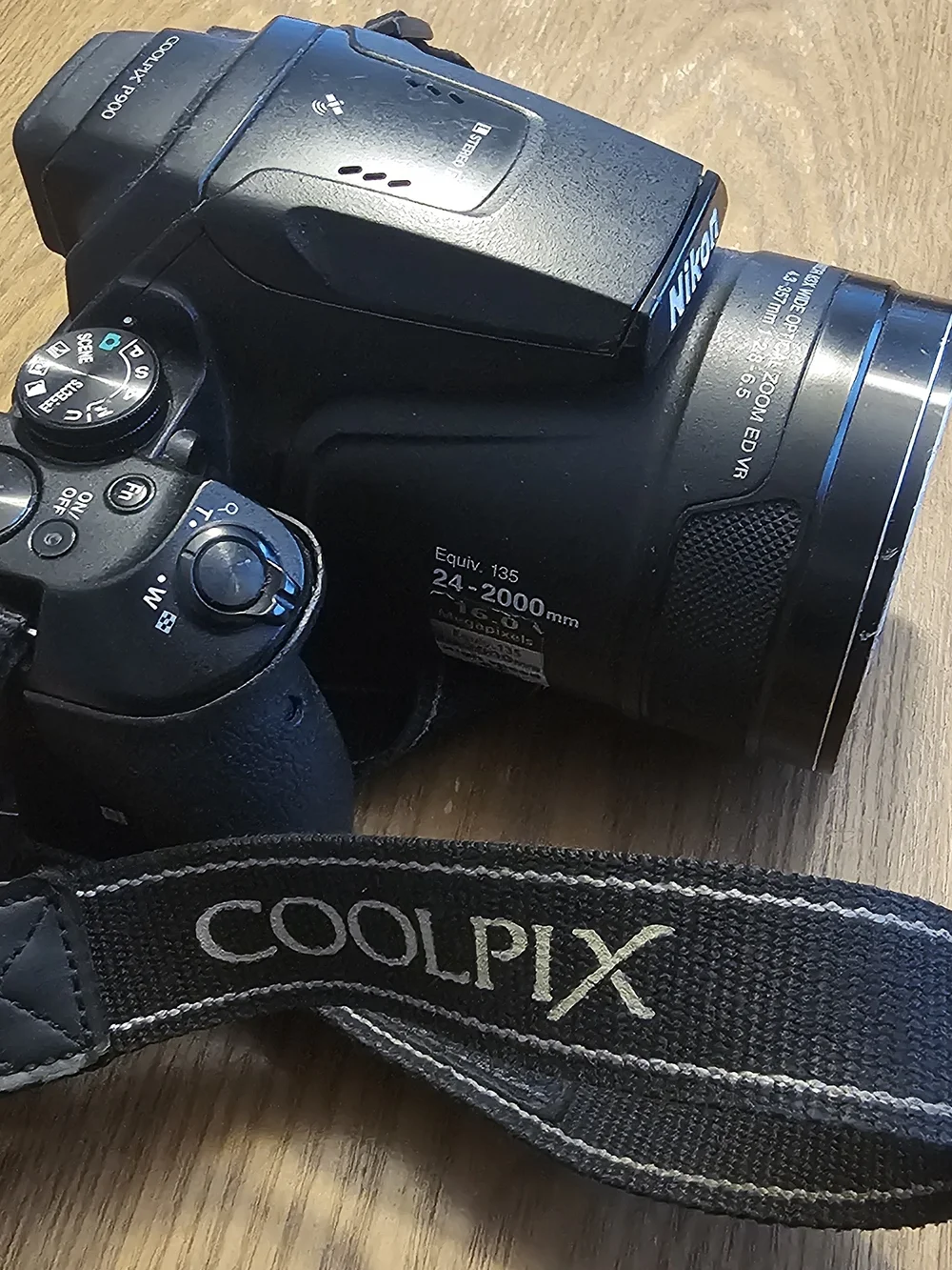 Nikon COOLPIX P900 16MP Digital Camera - 83× Optical Zoom (Great Condition)